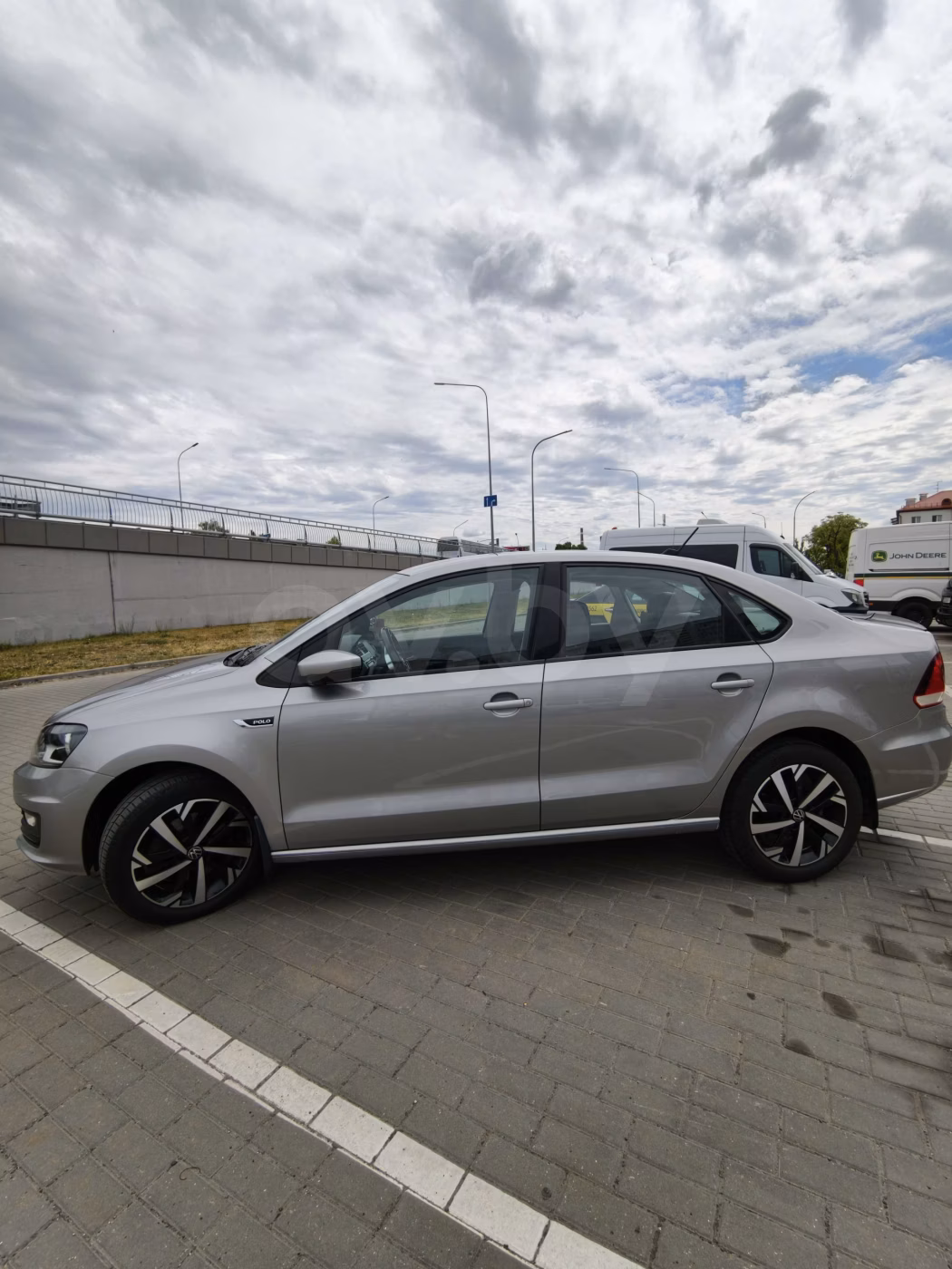 Volkswagen Polo Sedan фото 4