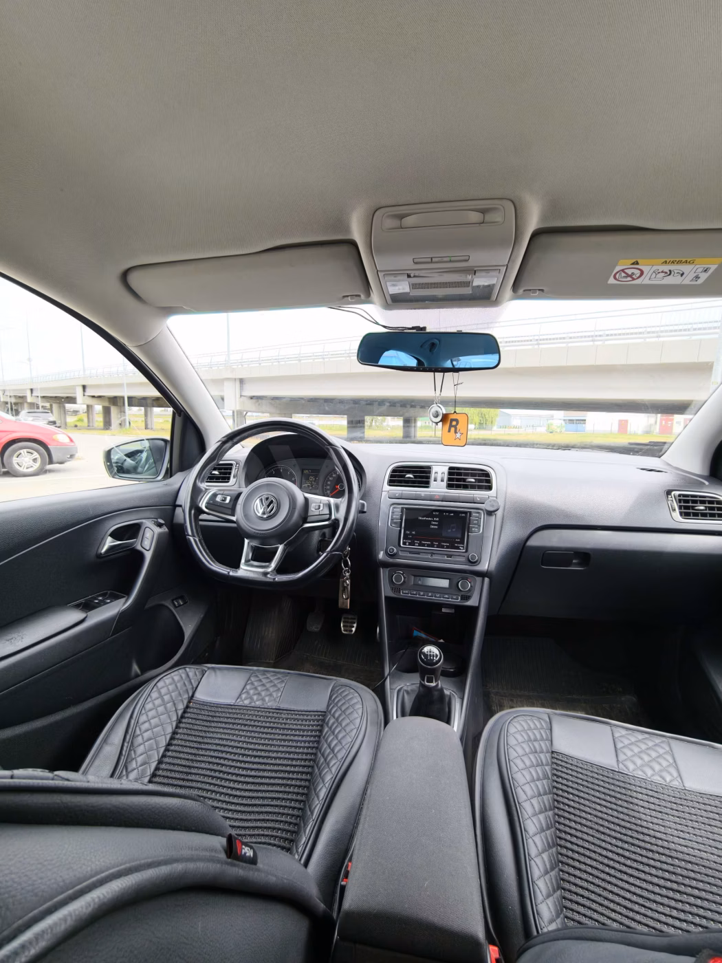 Volkswagen Polo Sedan фото 16