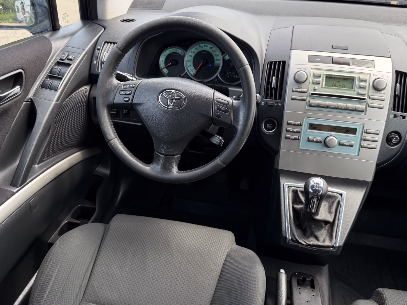 Toyota Corolla Verso фото 18