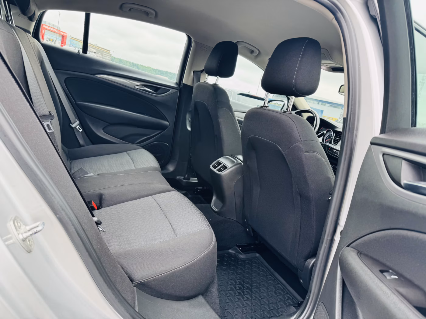 Opel Insignia фото 7