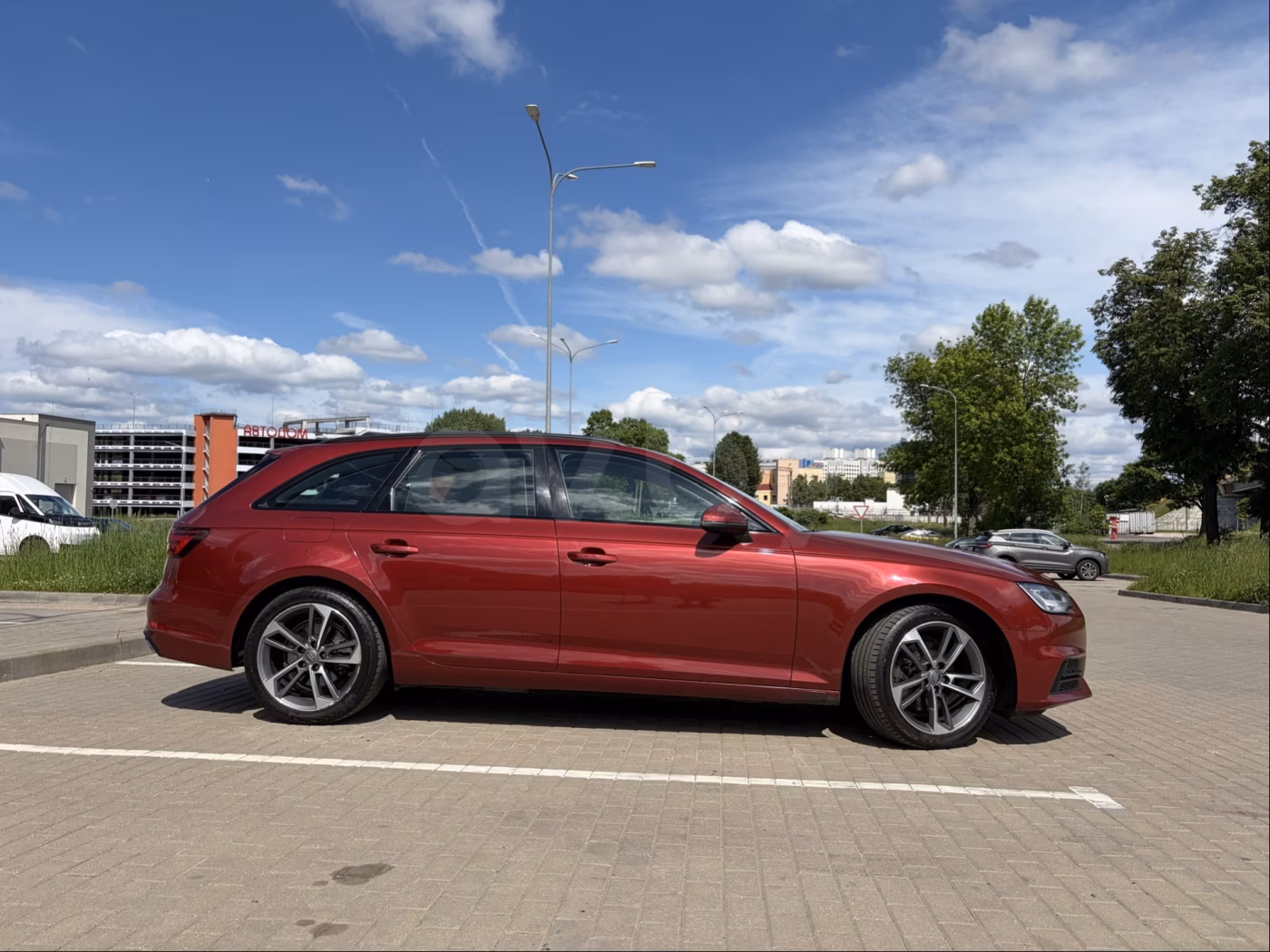 Audi A4 фото 5
