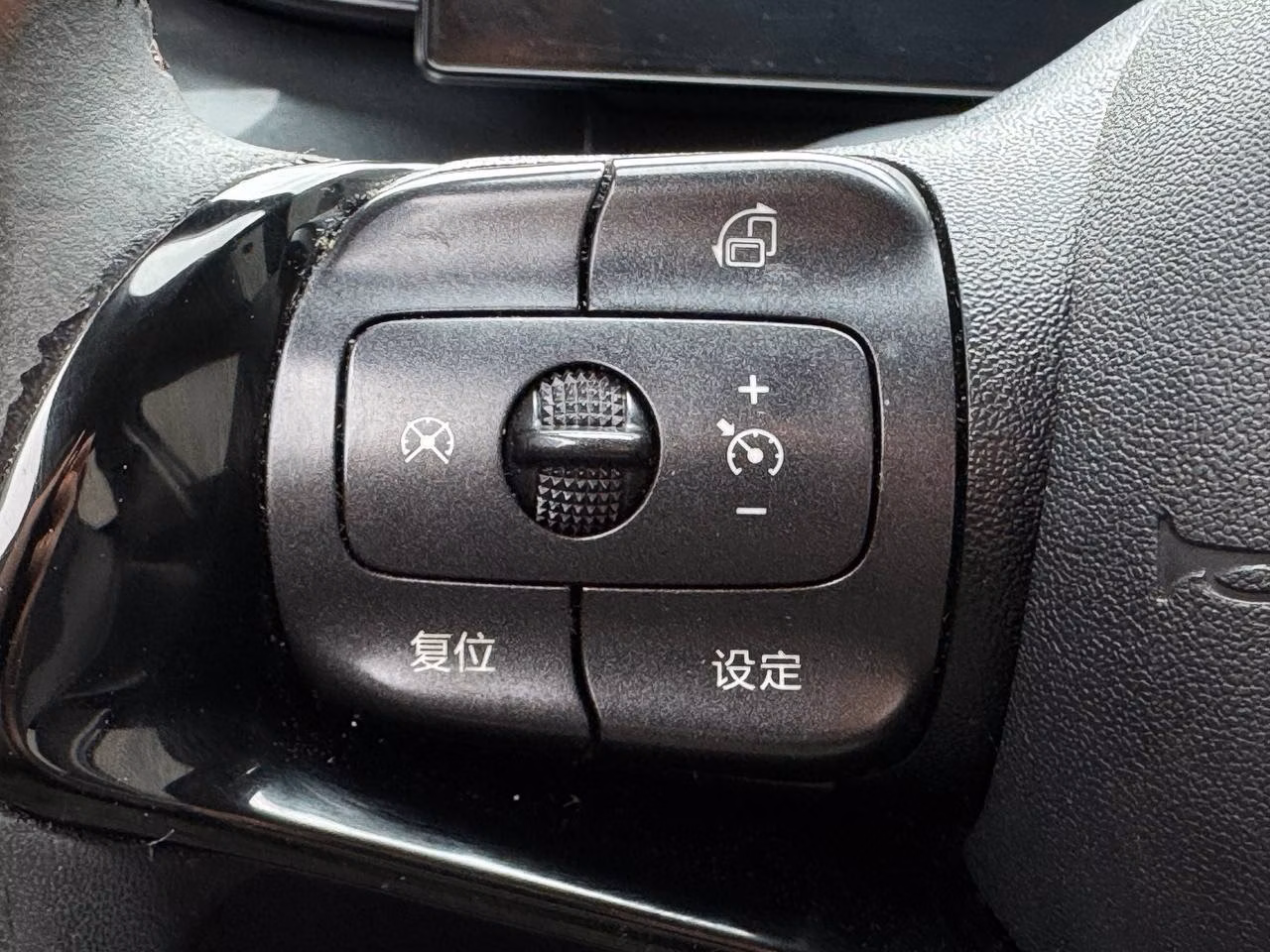 BYD e2 фото 16