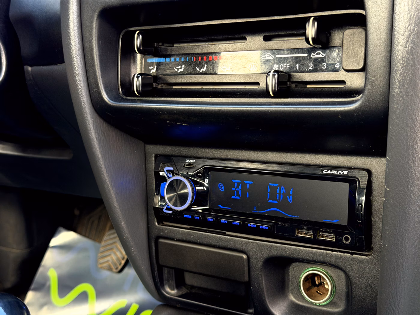 Mazda 323 фото 17