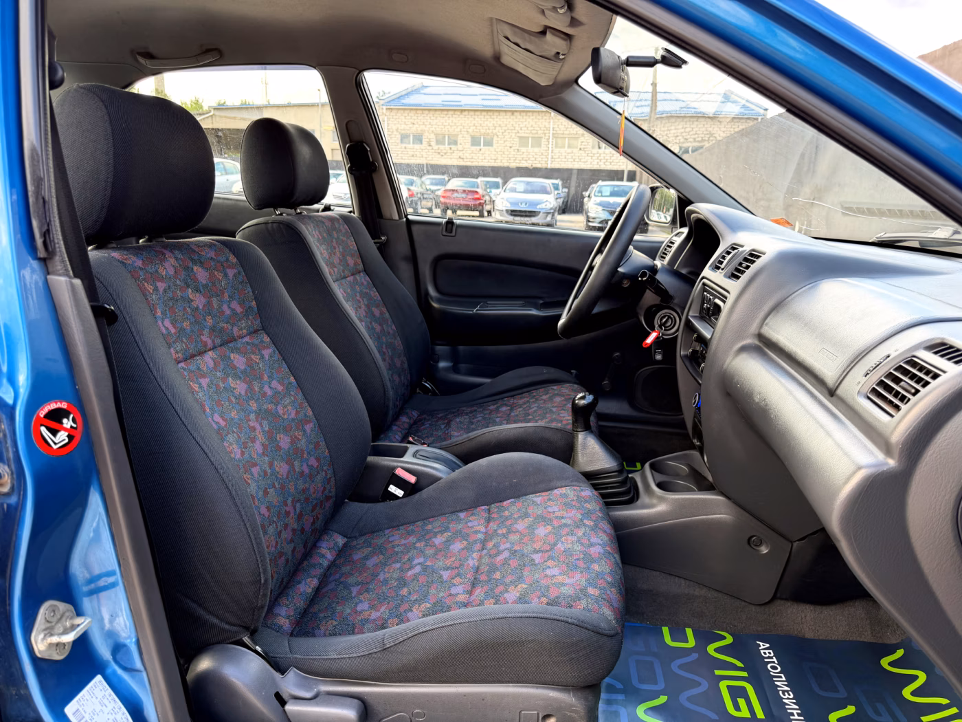 Mazda 323 фото 14