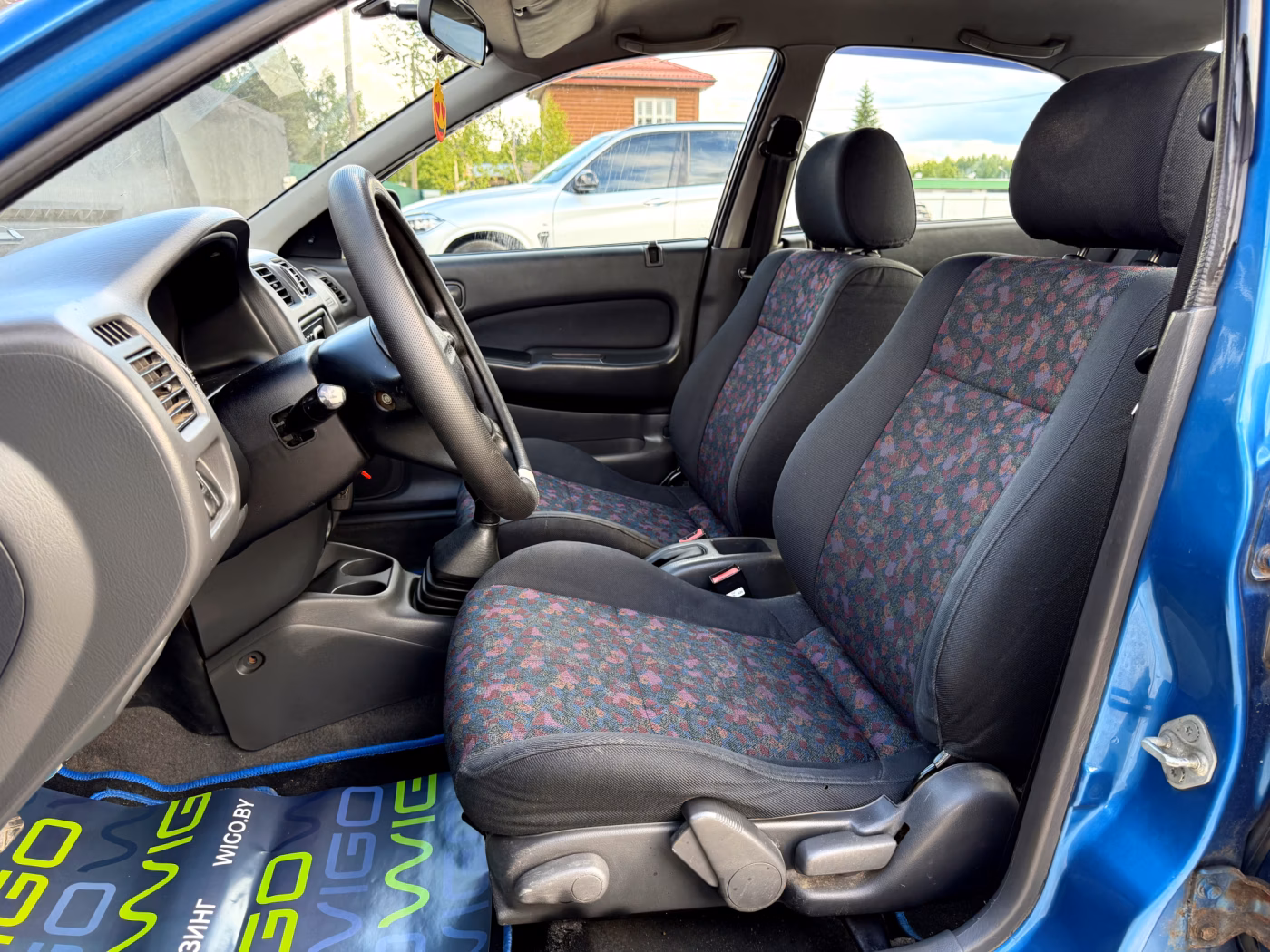 Mazda 323 фото 8