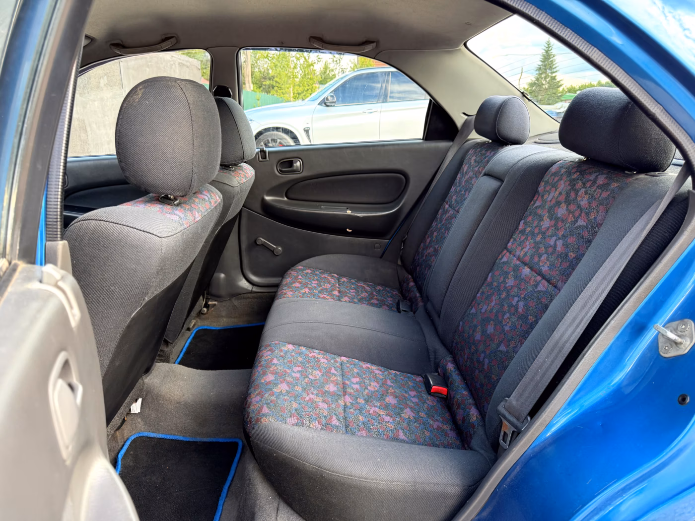Mazda 323 фото 10