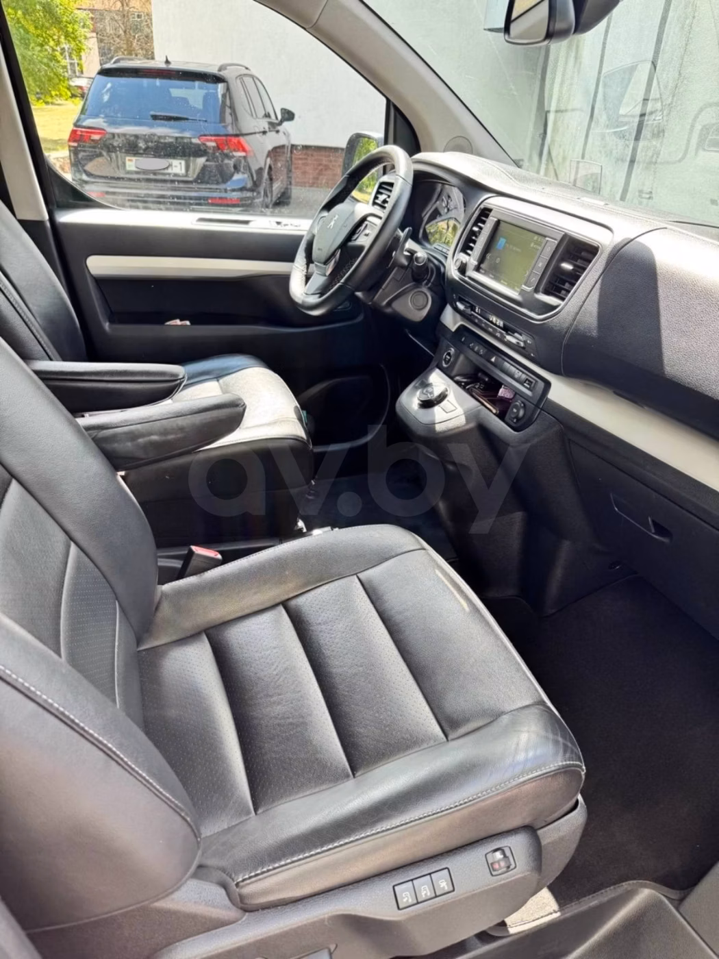 Peugeot Traveller фото 15