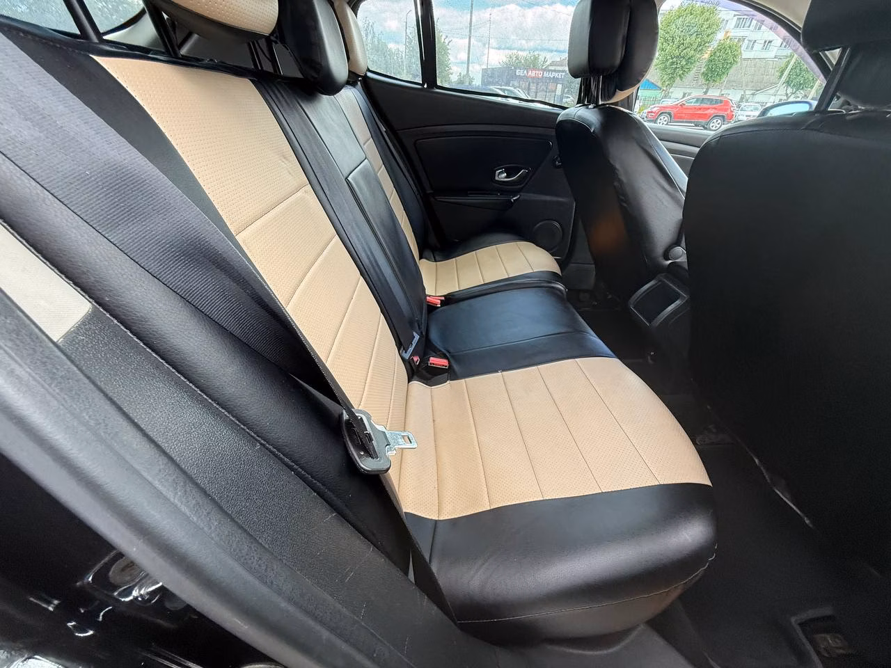 Renault Megane фото 9