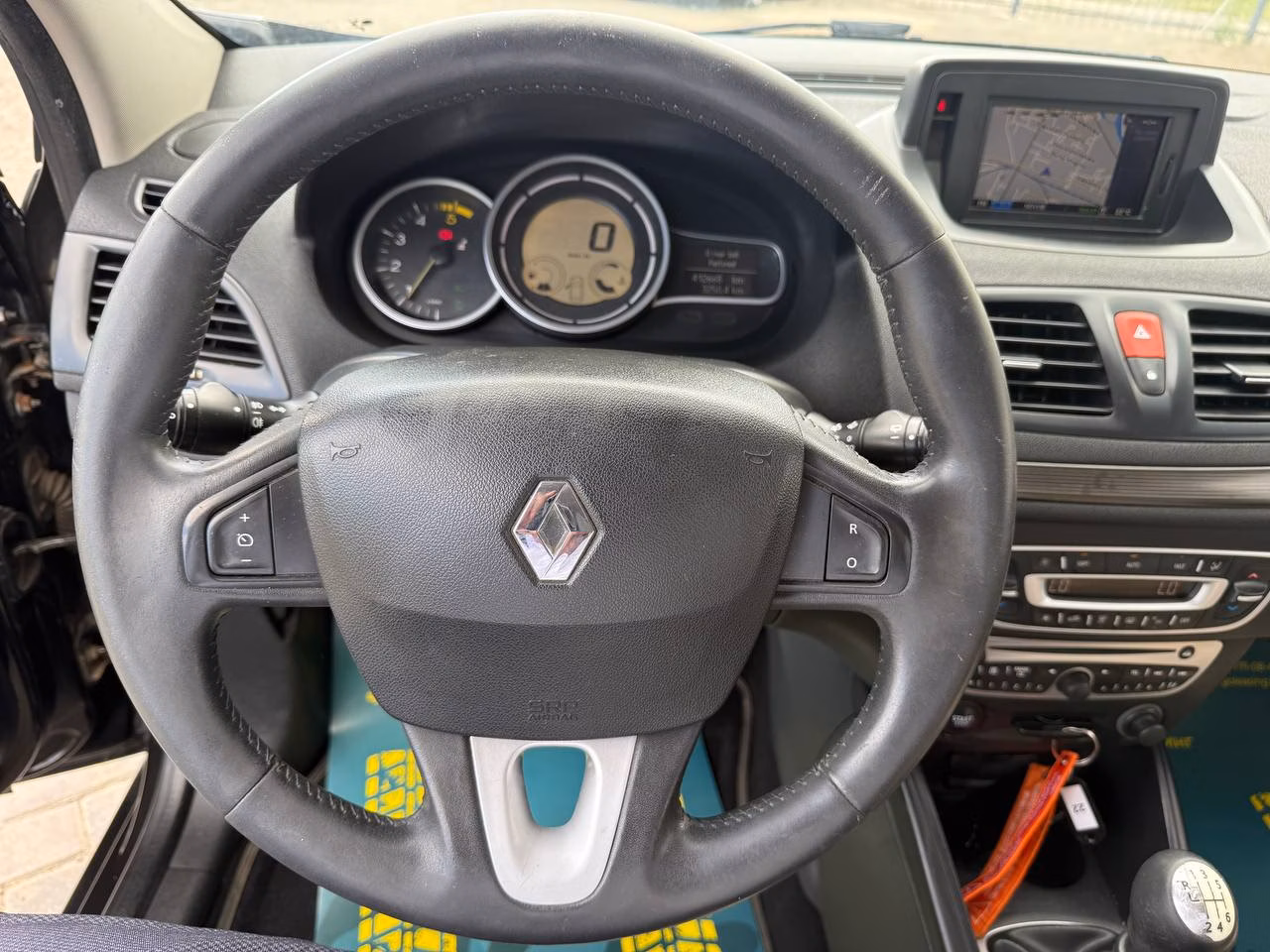 Renault Megane фото 10