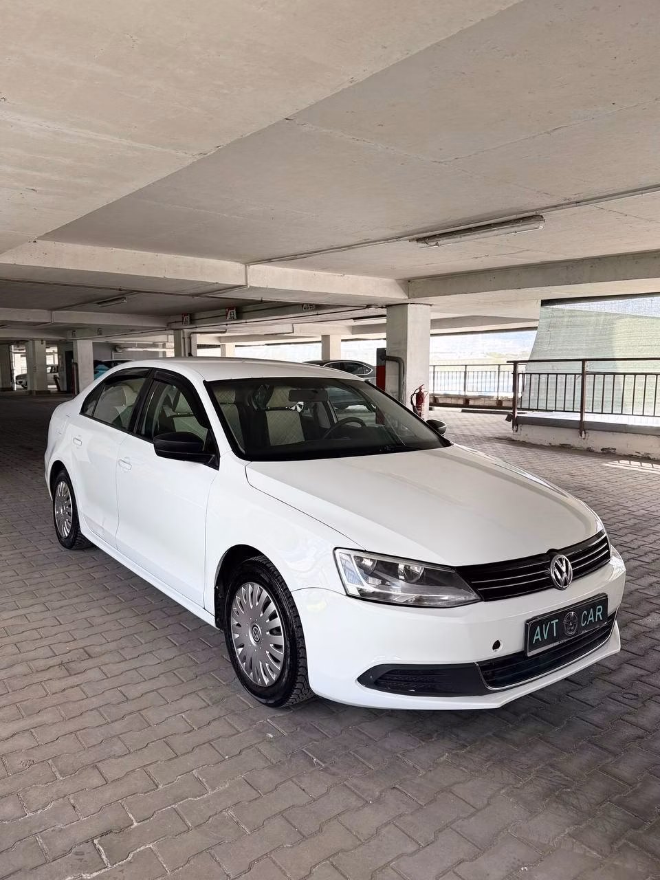 Volkswagen Jetta фото 2