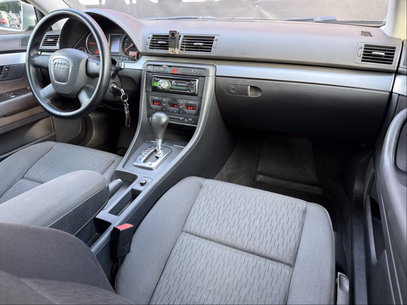 Audi A4 фото 7