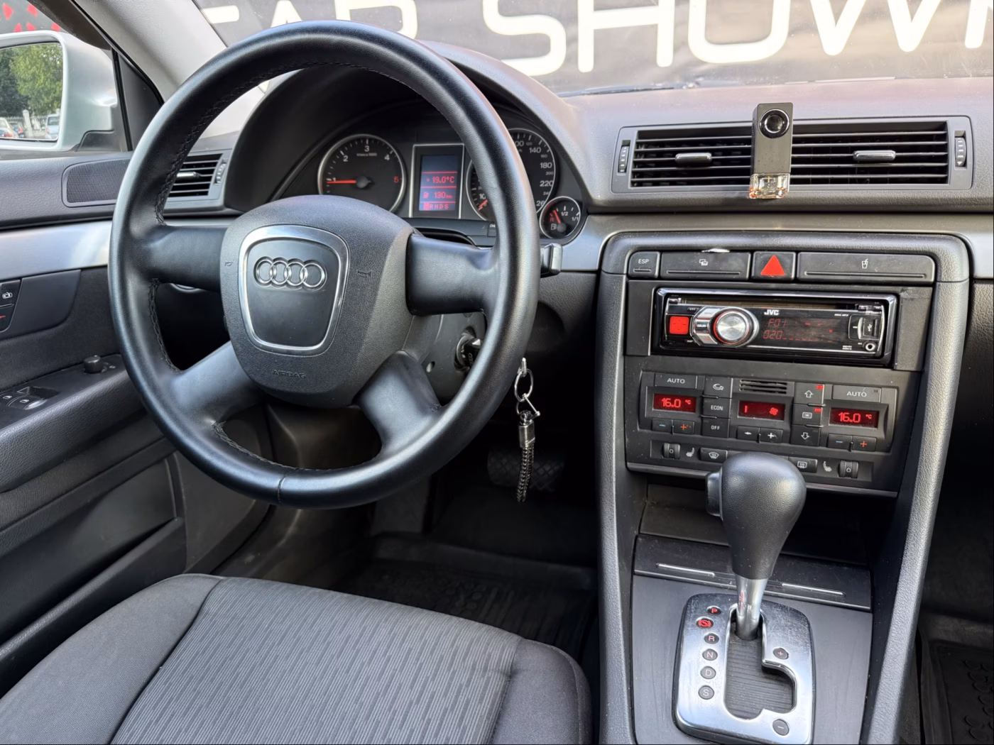 Audi A4 фото 11