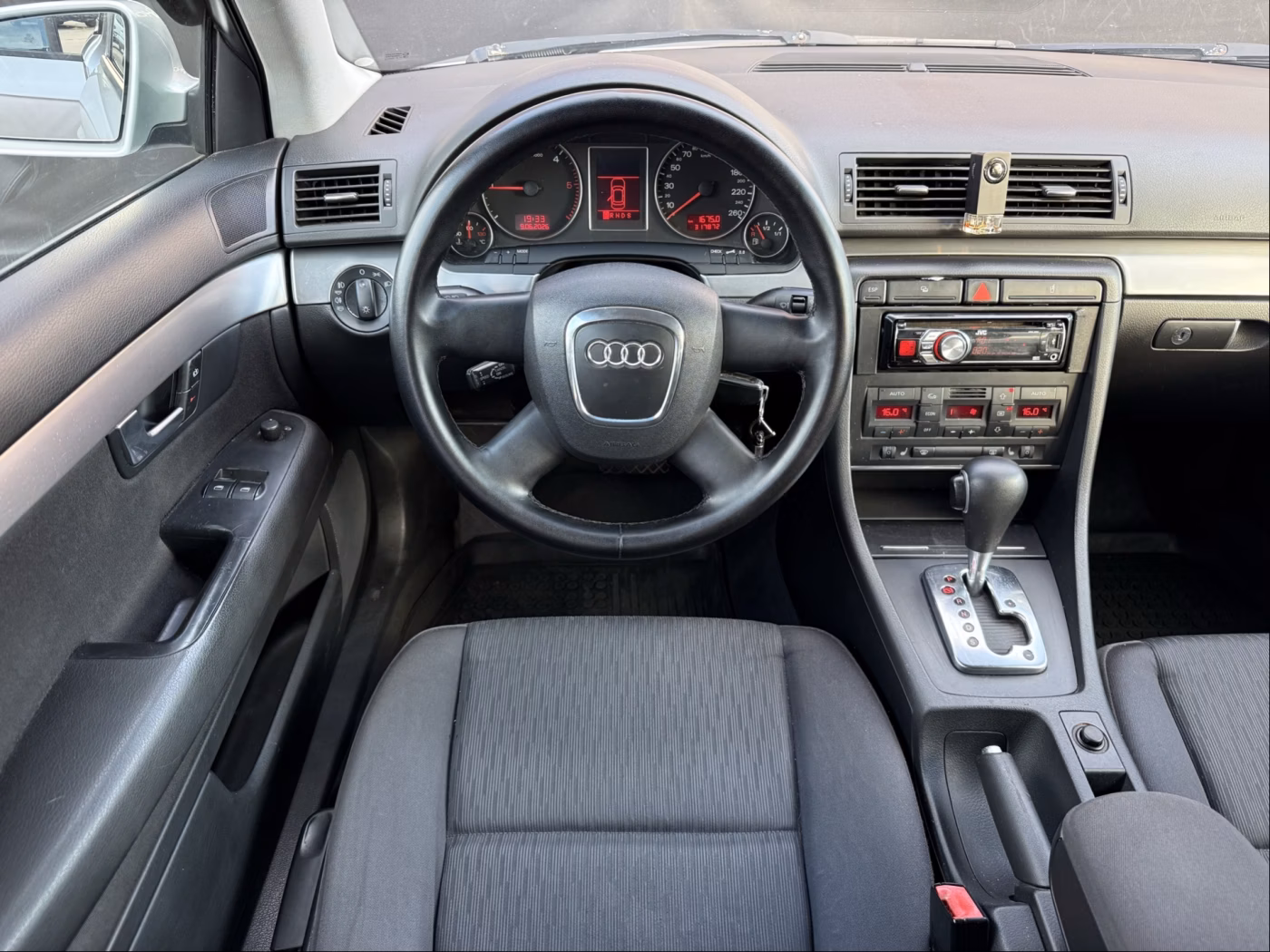 Audi A4 фото 10