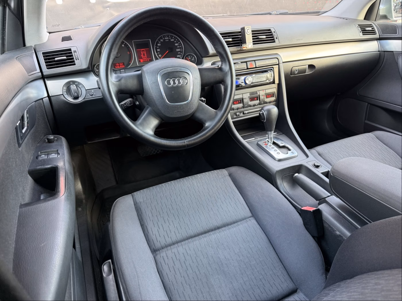 Audi A4 фото 9