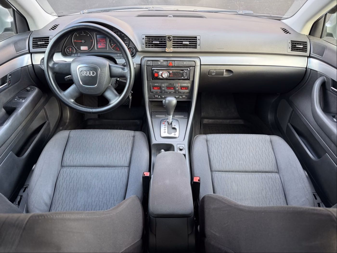 Audi A4 фото 8