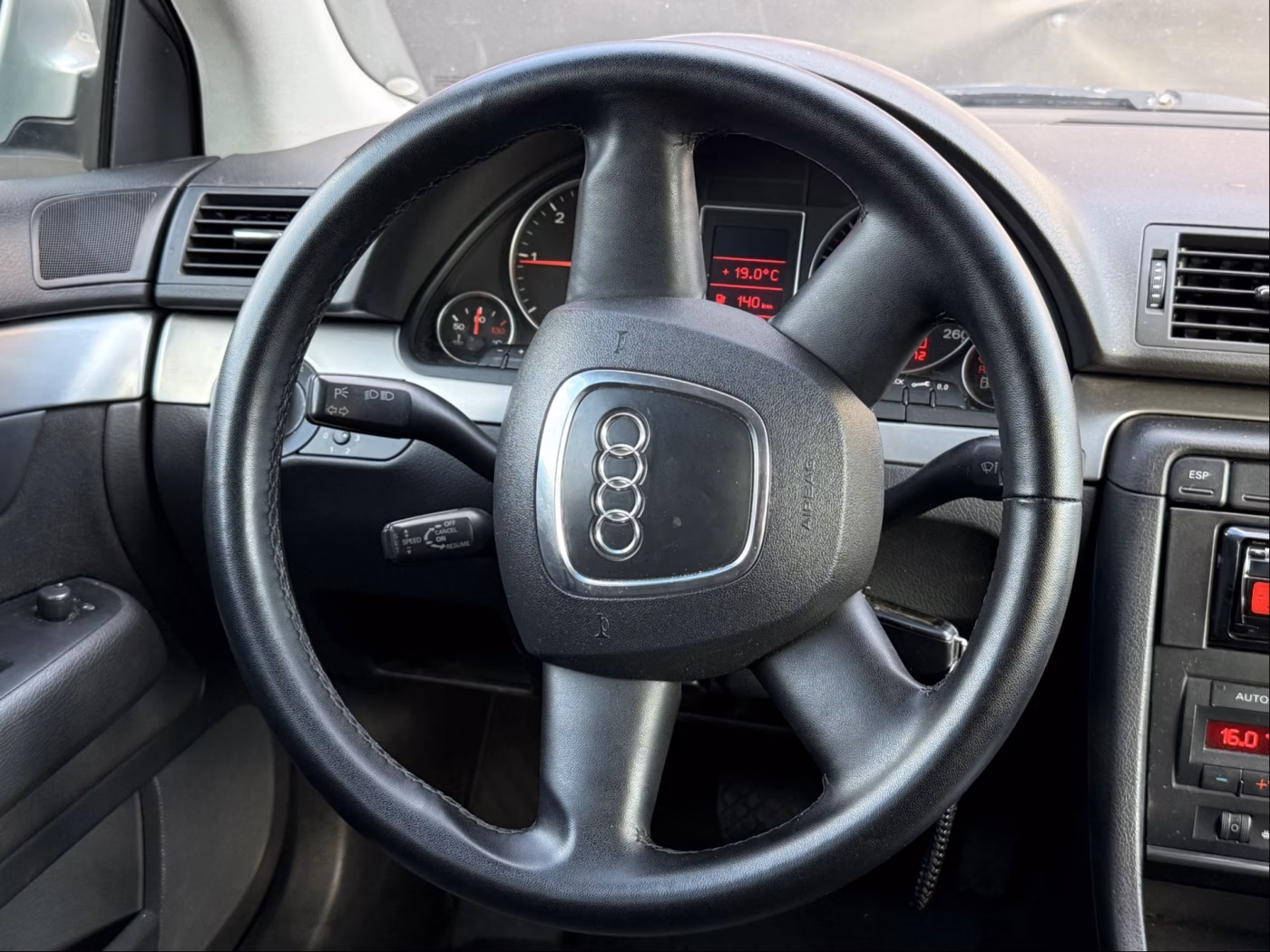 Audi A4 фото 12