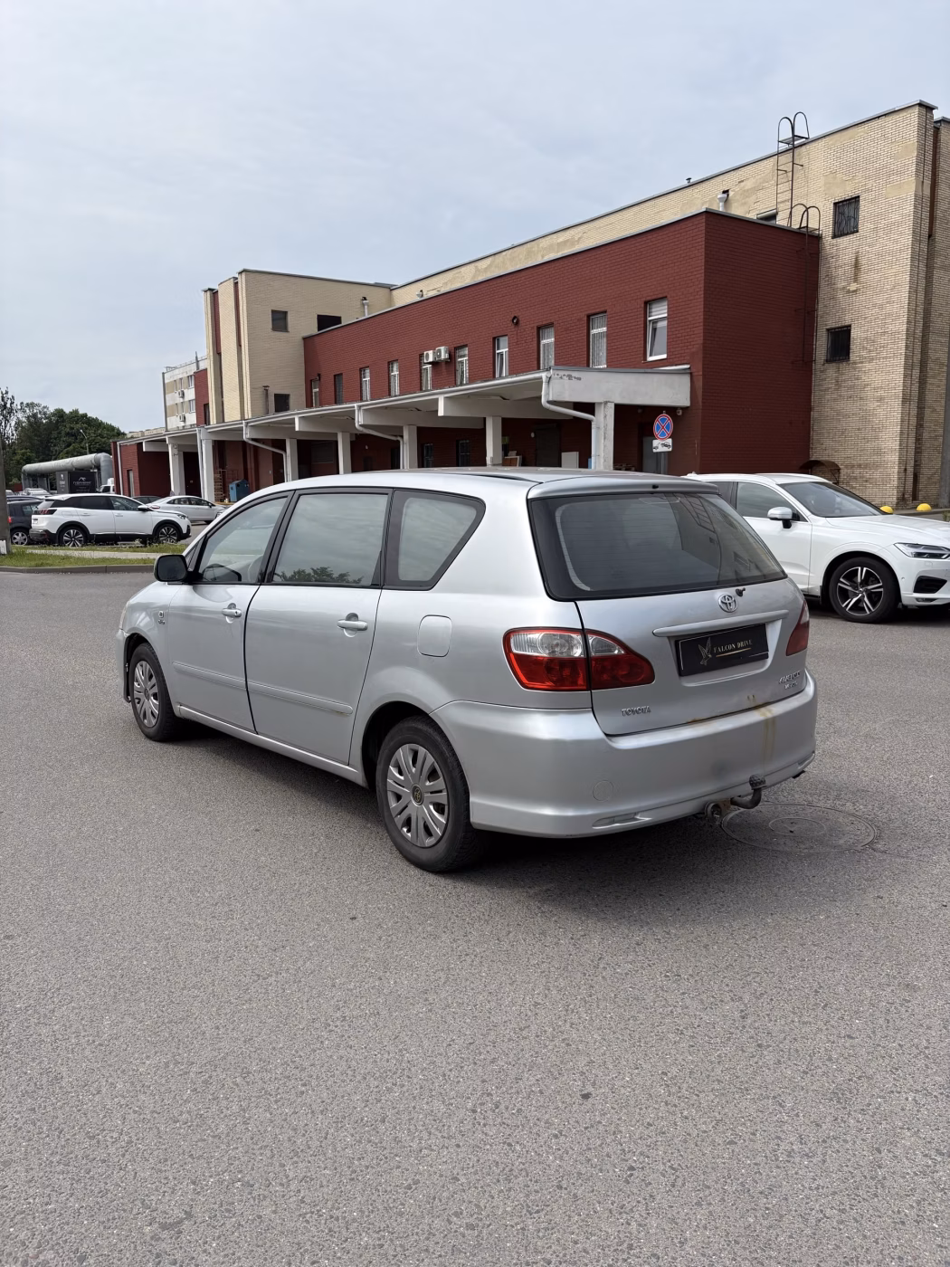Toyota Avensis фото 5