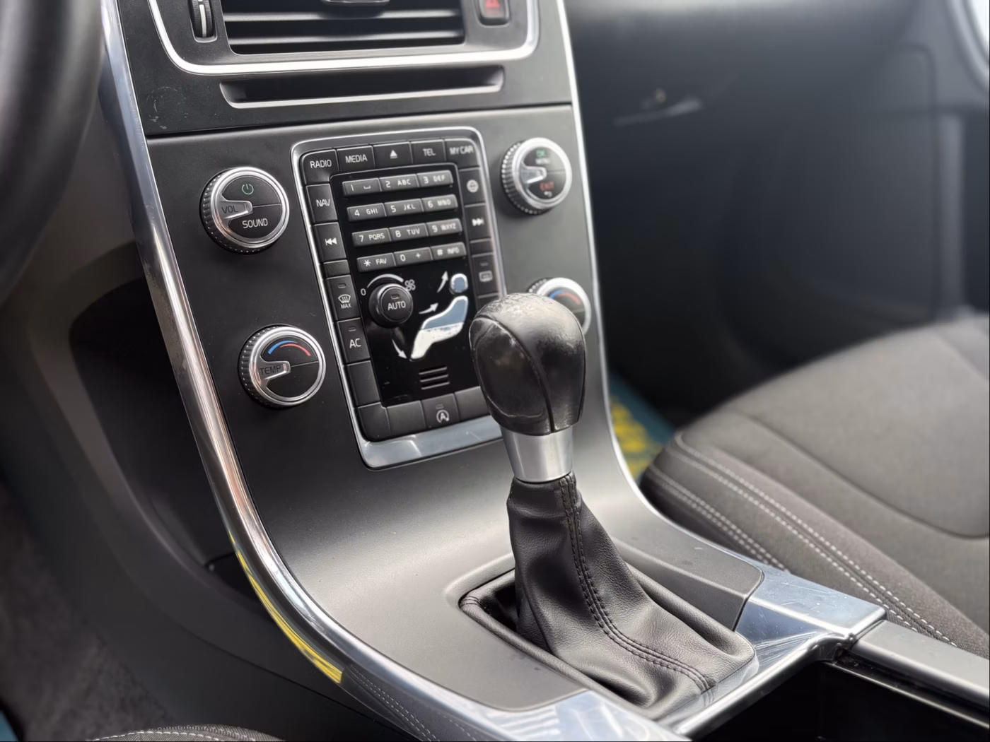 Volvo V60 фото 8