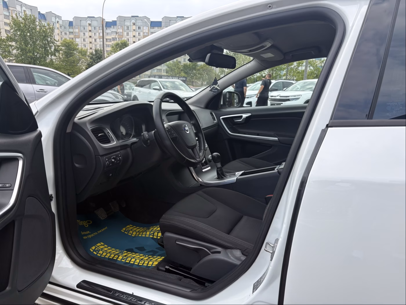 Volvo V60 фото 6