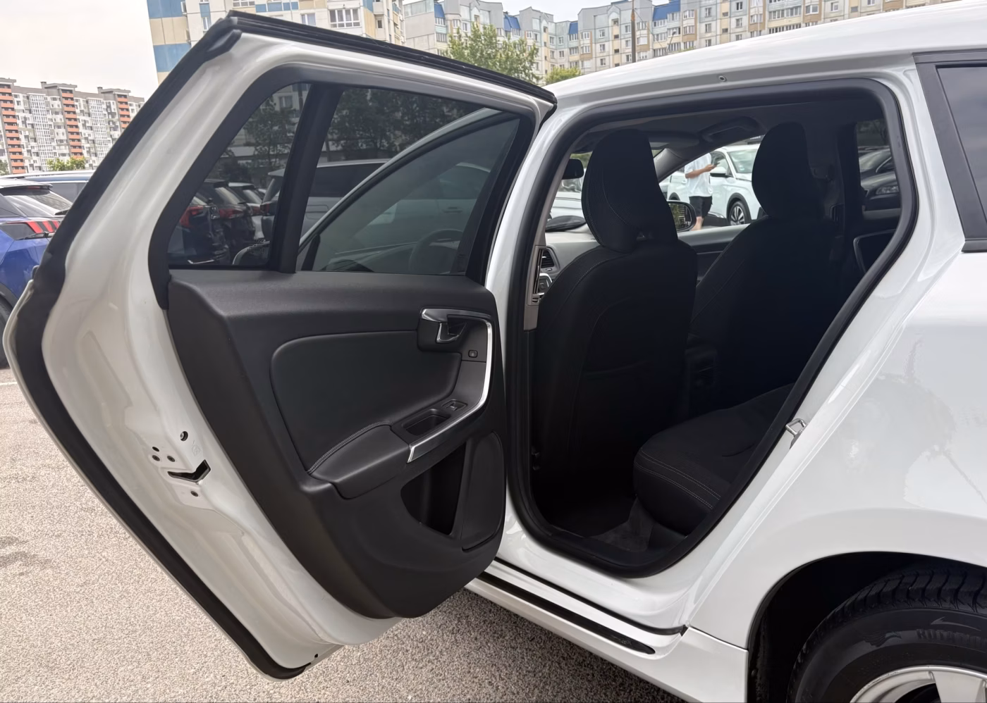 Volvo V60 фото 9