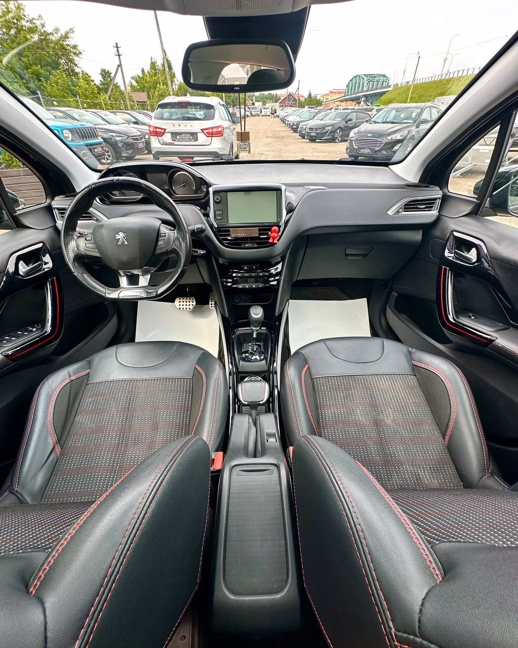 Peugeot 2008 фото 9