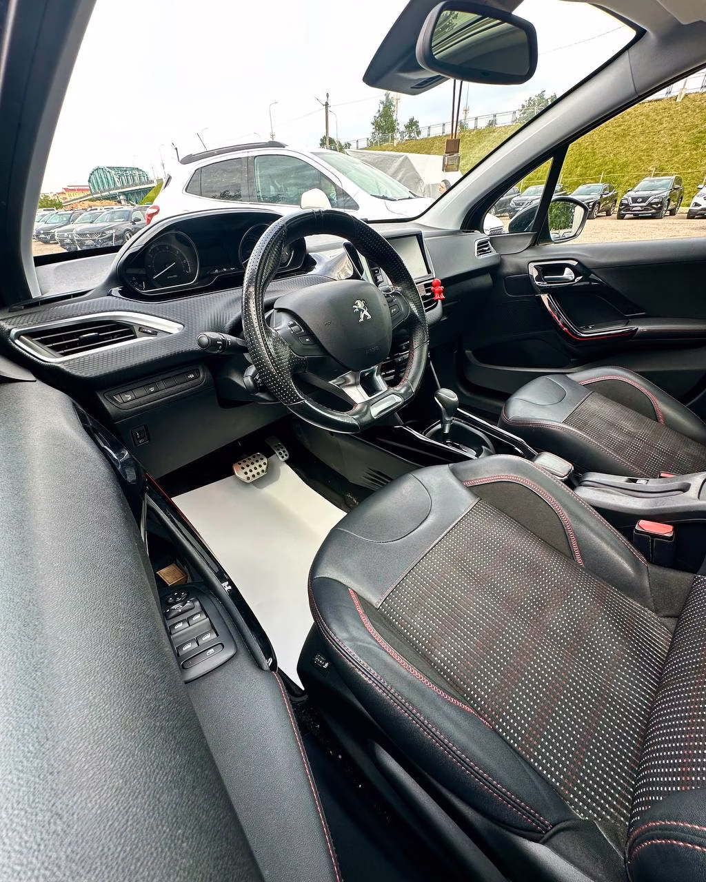 Peugeot 2008 фото 11