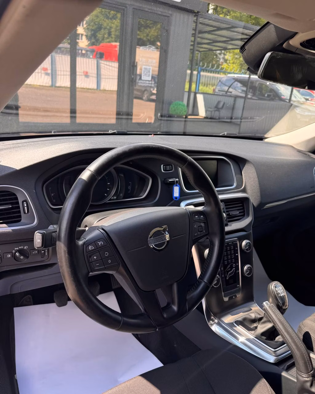 Volvo V40 фото 9
