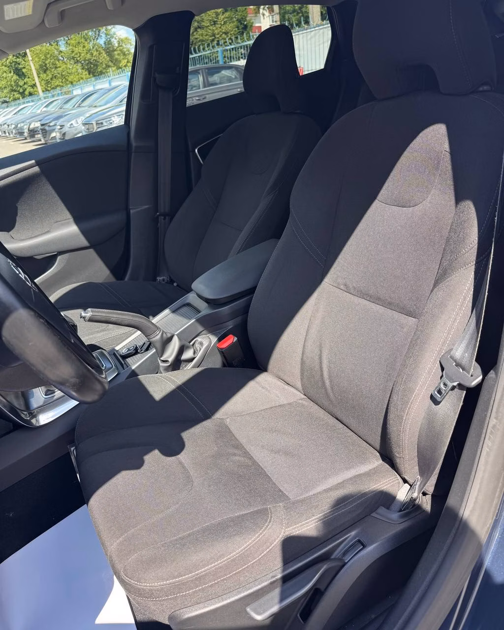 Volvo V40 фото 10