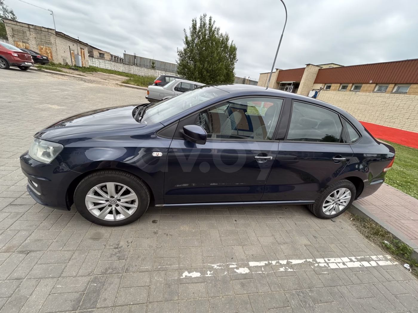 Volkswagen Polo Sedan фото 5