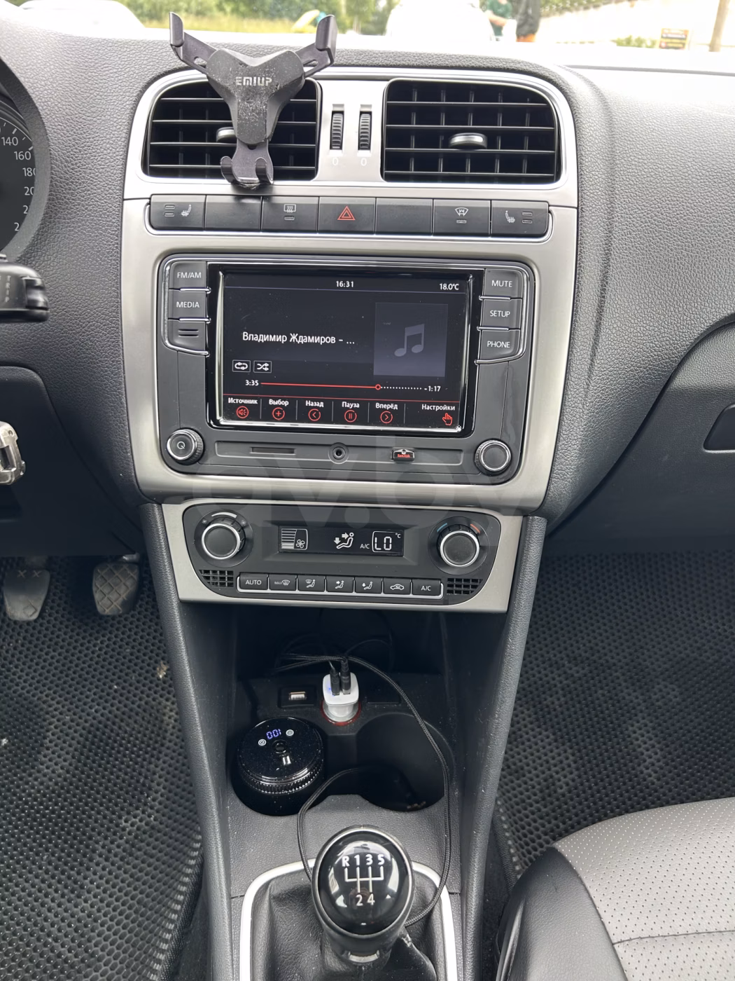 Volkswagen Polo Sedan фото 15