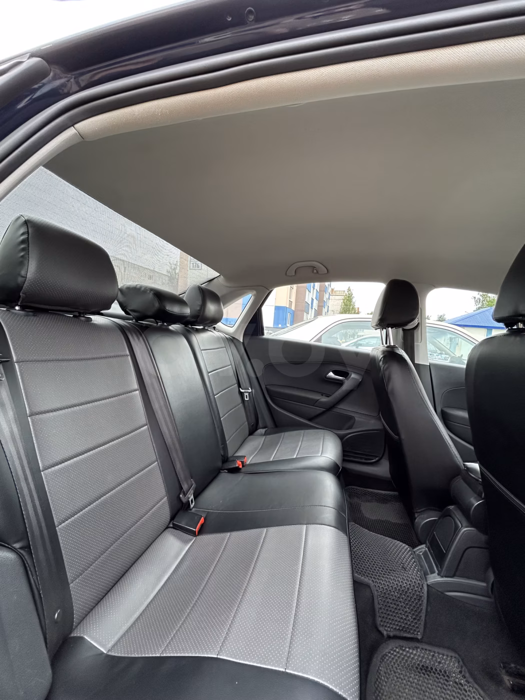 Volkswagen Polo Sedan фото 12