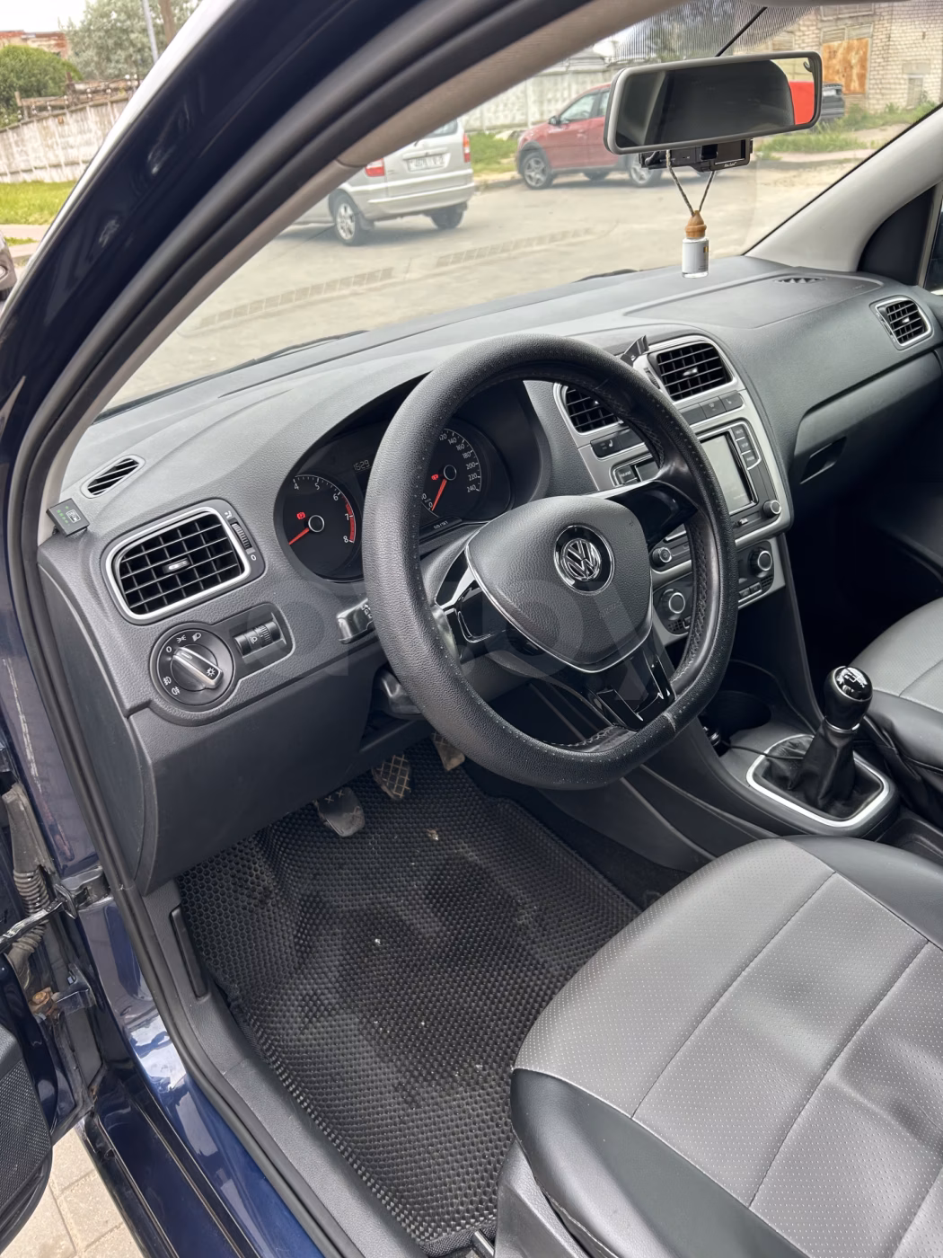 Volkswagen Polo Sedan фото 26