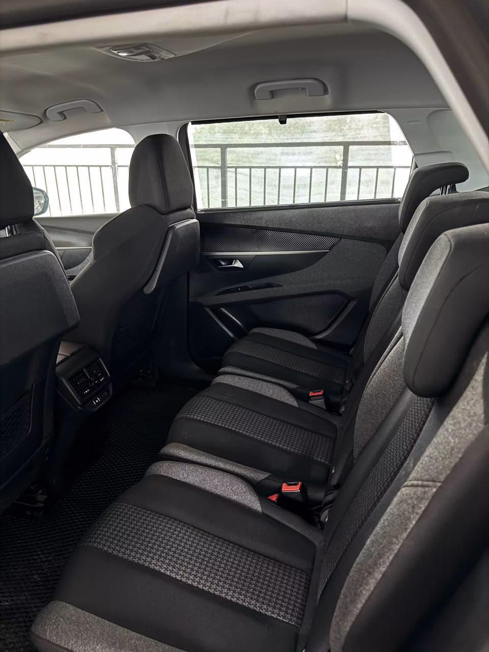 Peugeot 5008 фото 11