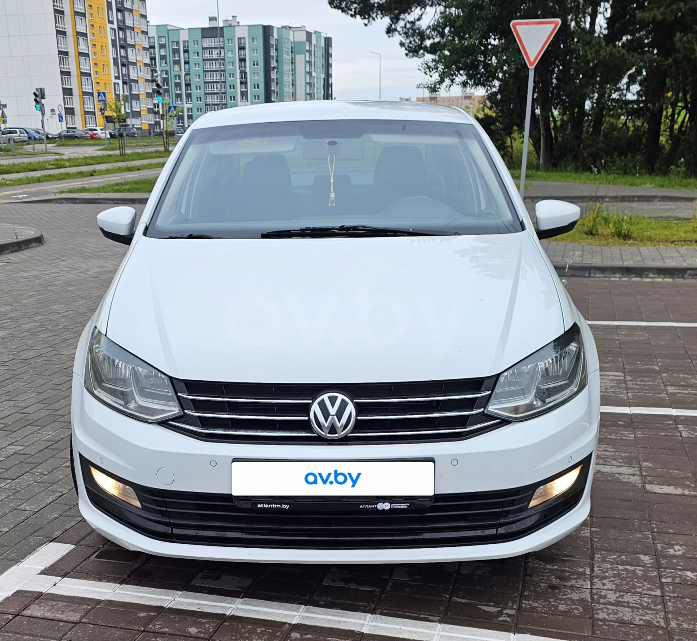 Volkswagen Polo Sedan фото 3