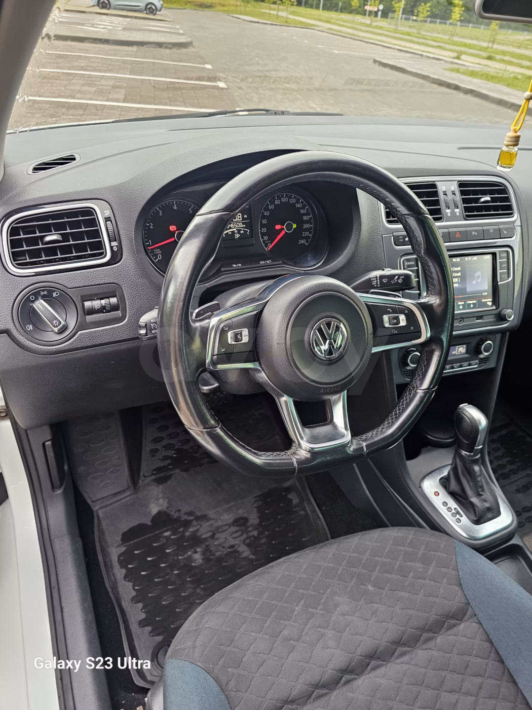 Volkswagen Polo Sedan фото 14