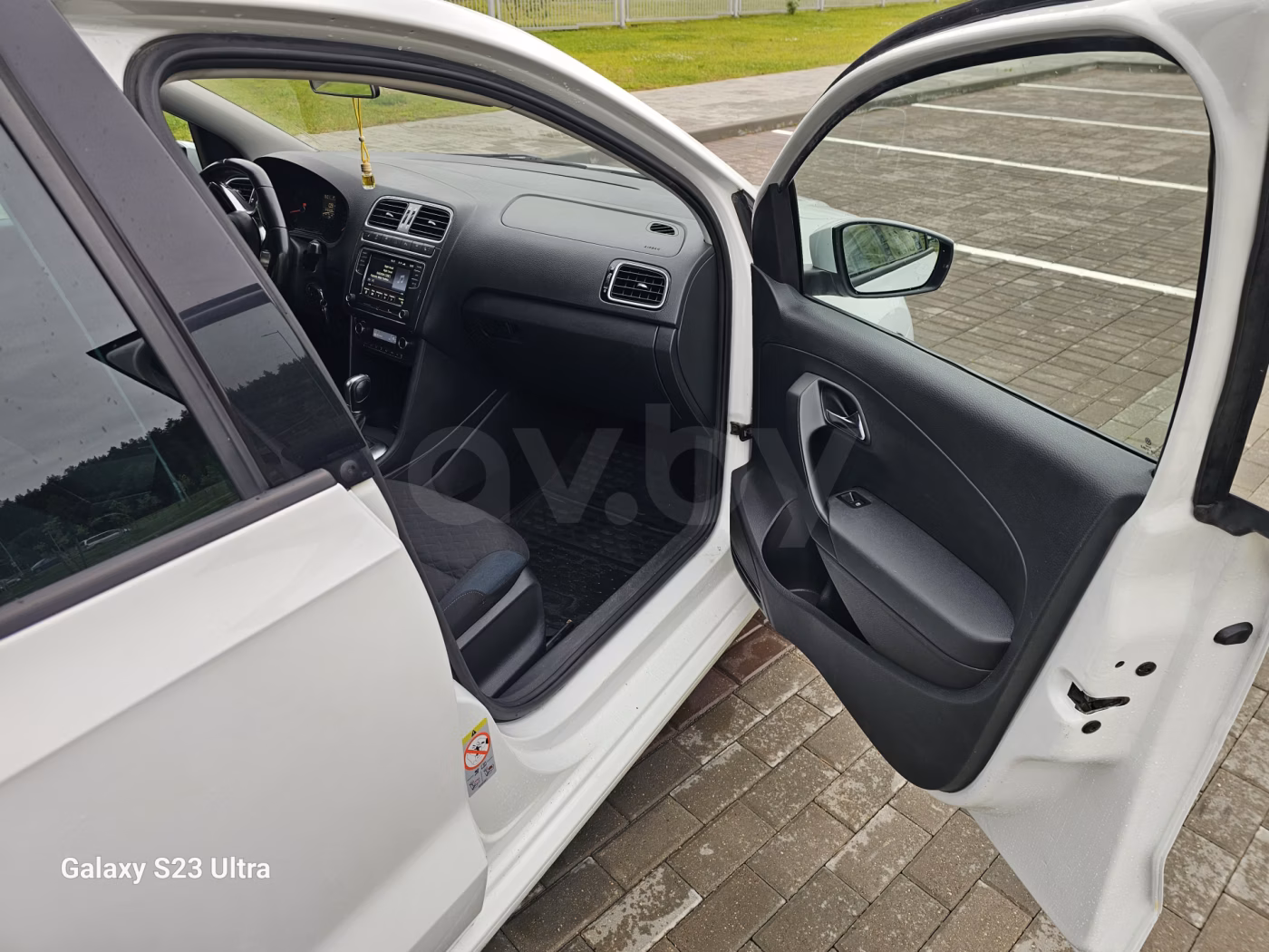 Volkswagen Polo Sedan фото 13