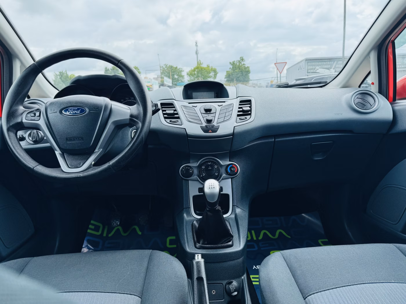 Ford Fiesta фото 8