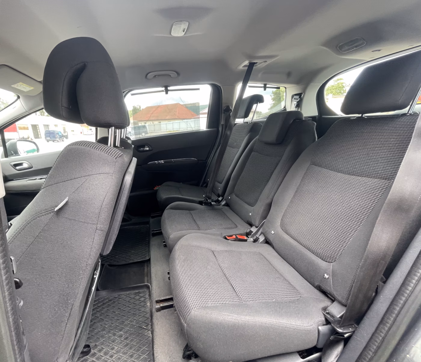 Peugeot 5008 фото 9