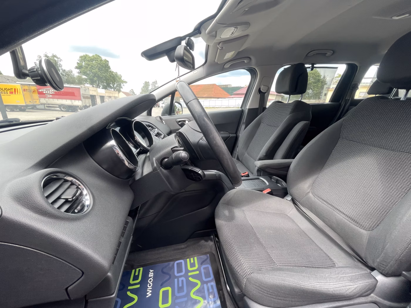 Peugeot 5008 фото 8