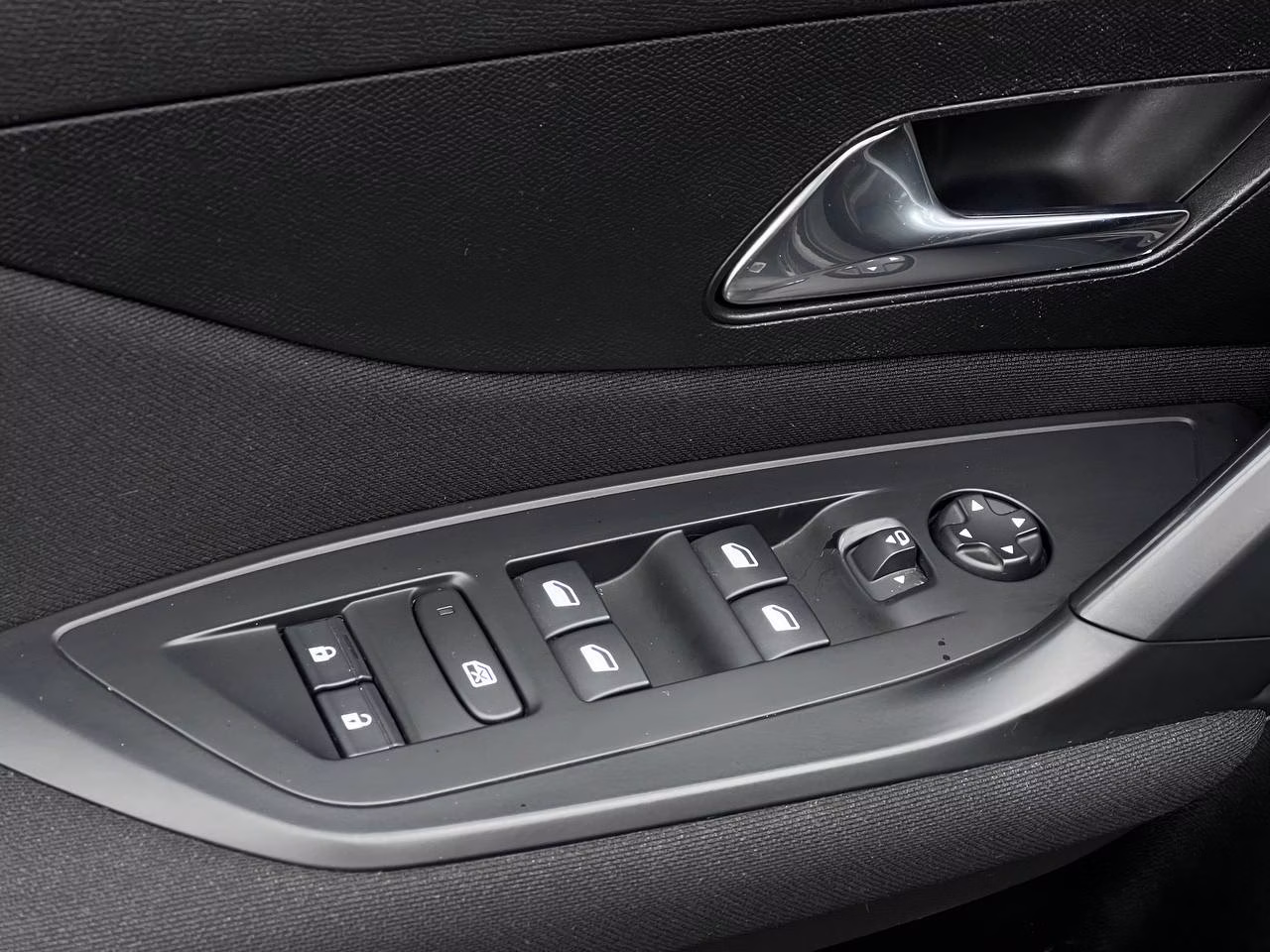 Peugeot 308 фото 7