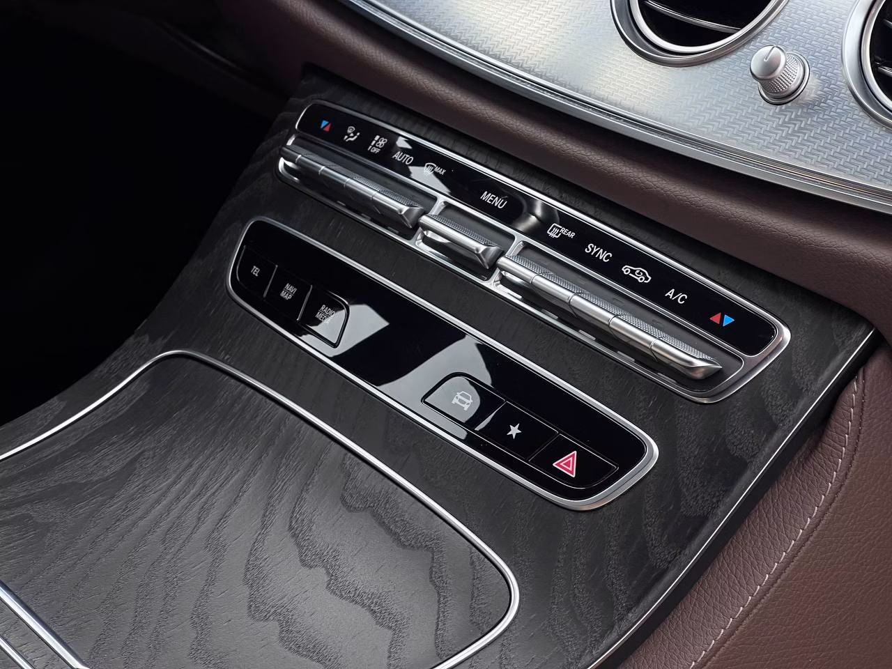 Mercedes-Benz E-Класс фото 19