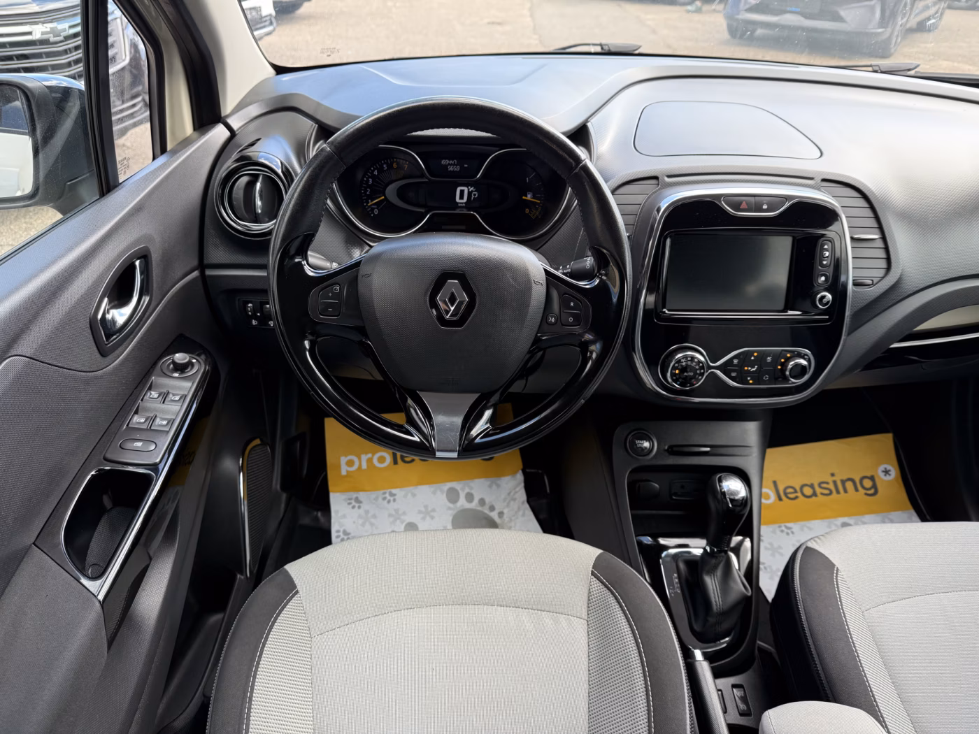 Renault Captur фото 11
