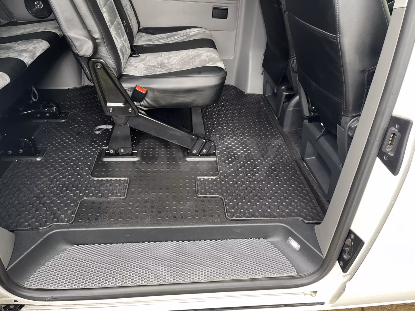 Volkswagen Caravelle фото 13