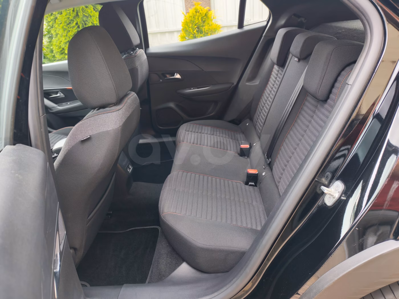 Peugeot 2008 фото 11