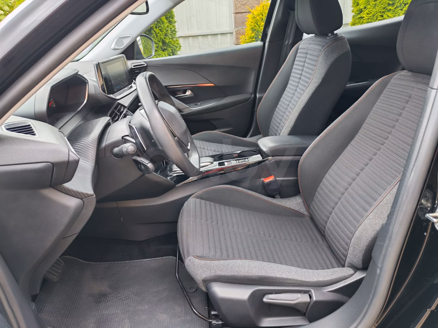 Peugeot 2008 фото 13