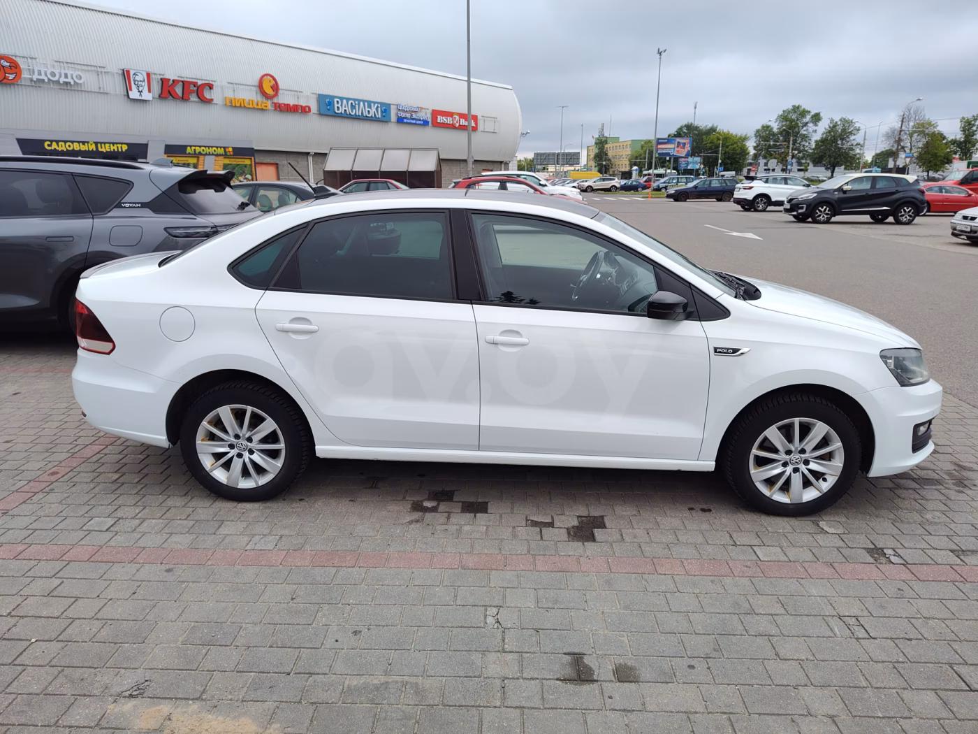 Volkswagen Polo Sedan фото 4