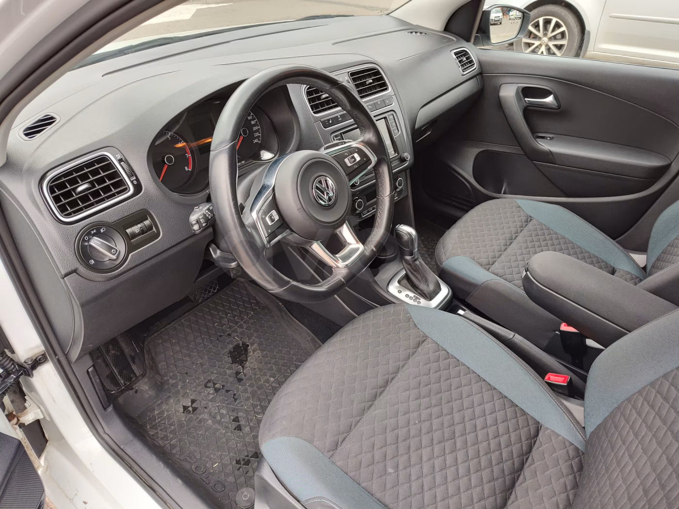 Volkswagen Polo Sedan фото 8