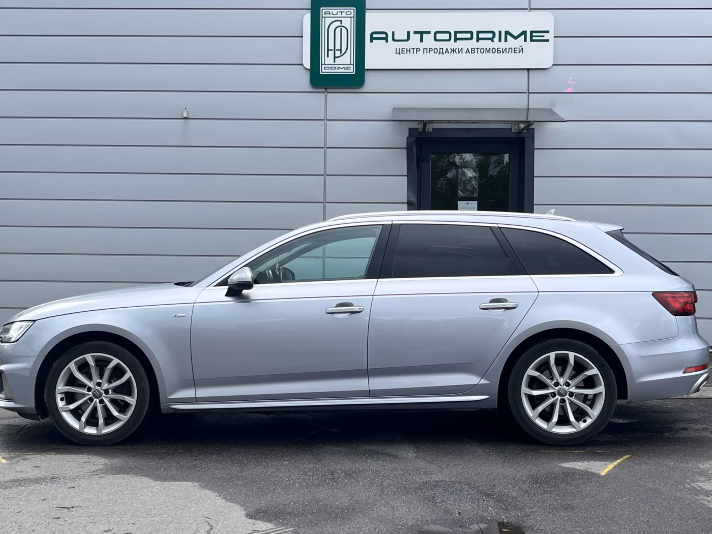 Audi A4 фото 5