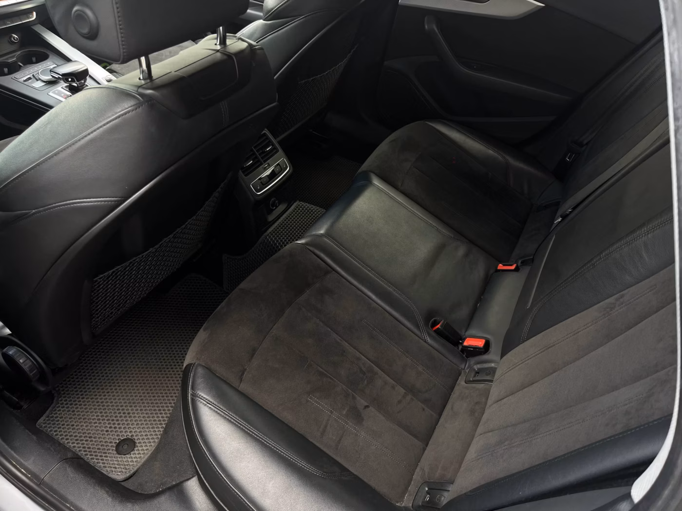 Audi A4 фото 11