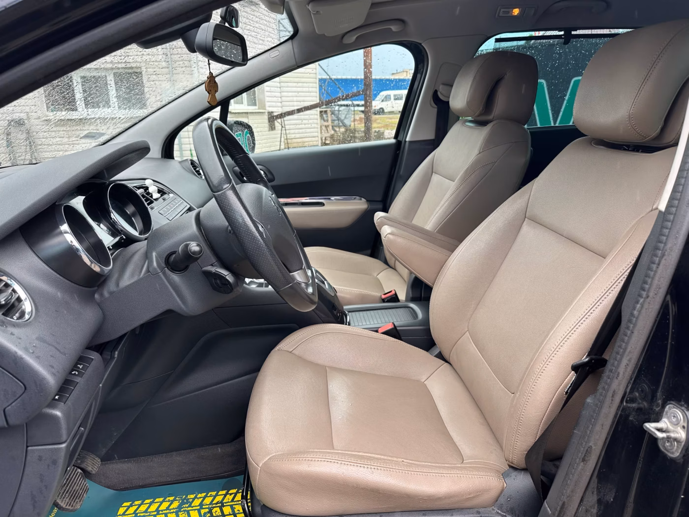Peugeot 5008 фото 11